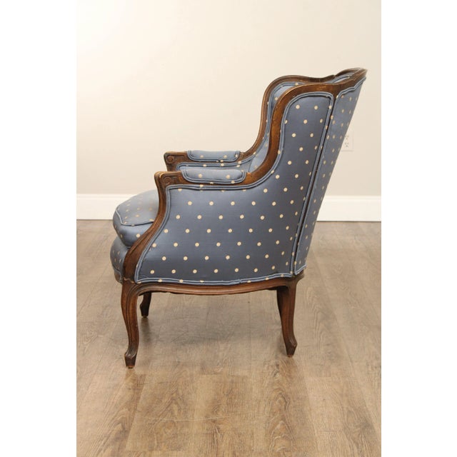 French Louis XV Style Vintage Carved Walnut Bergere Armchair For Sale - Image 4 of 12