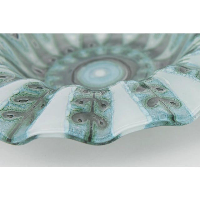 1950s Vintage Signed Higgins Fused Glass Ruffled Fern Bowl Green, Gray, Blue MCM For Sale - Image 5 of 11