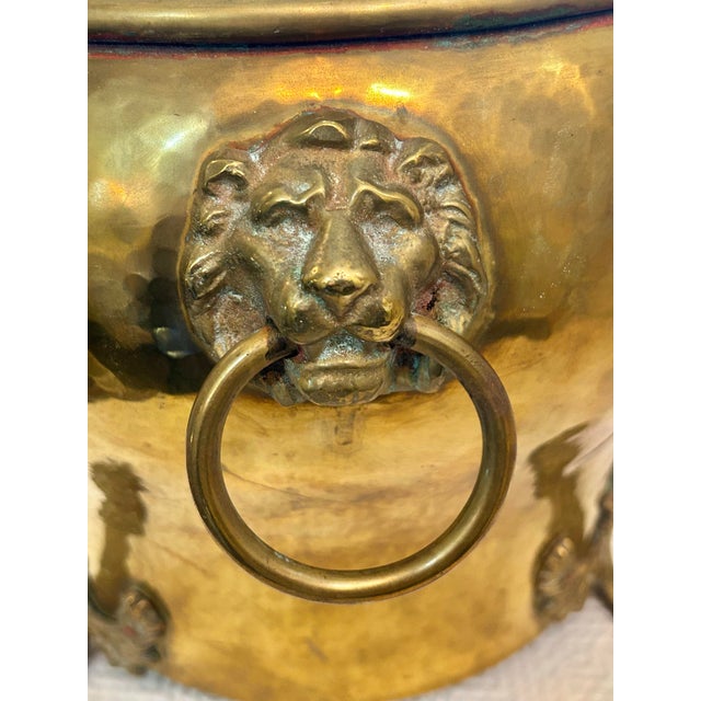 1900 - 1909 Antique Solid Brass Cache Pot With 3 Lions Head Rings and Paw Feet For Sale - Image 5 of 10