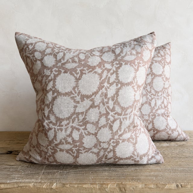 French Provincial Bellows Floral Linen Pillow For Sale - Image 3 of 5