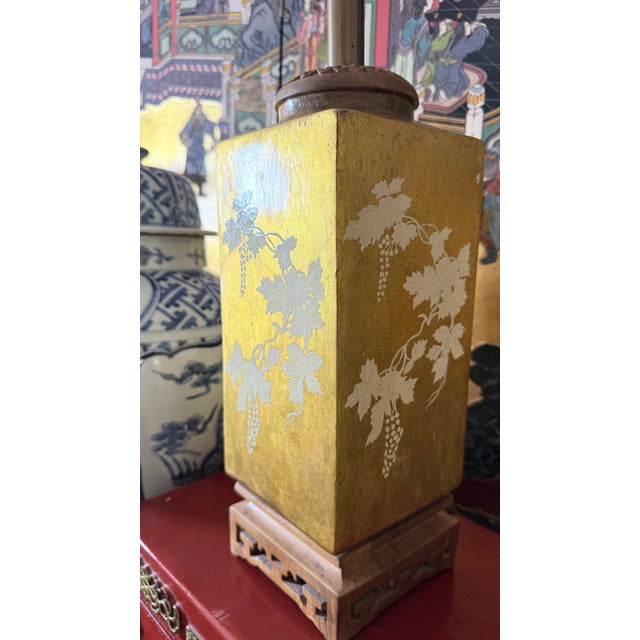 Vintage Gold-Leaf Chinoiserie Ceramic Grapevine Table Lamp For Sale In Washington DC - Image 6 of 18