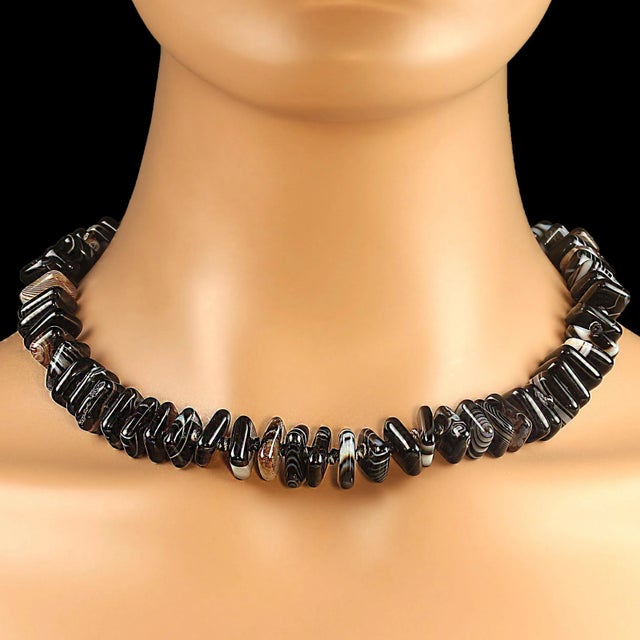 Traditional Black Agate Necklace For Sale - Image 3 of 6