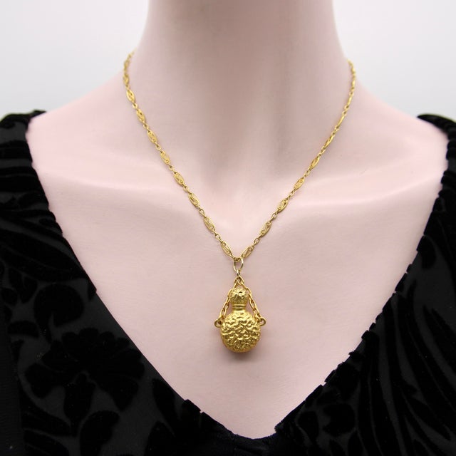Vintage 18k Gold 18” Fancy Link Chain For Sale In Los Angeles - Image 6 of 8