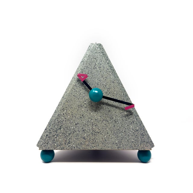 Postmodern 1980s Postmodern Triangular Mantel Clock With Splatter Finish For Sale - Image 3 of 7