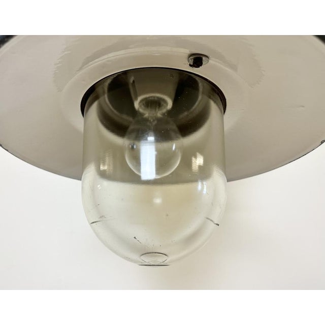 1970s Grey Cast Aluminium Explosion Proof Lamp with Enameled Shade from Elektrosvit, 1970s For Sale - Image 5 of 18