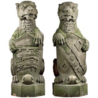 19th Century English Finials Carved as Heraldic Lions, Set of 2 For Sale