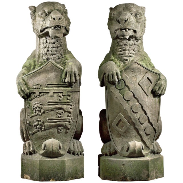 19th Century English Finials Carved as Heraldic Lions, Set of 2 For Sale