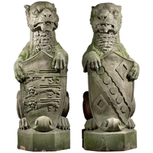 19th Century English Finials Carved as Heraldic Lions, Set of 2