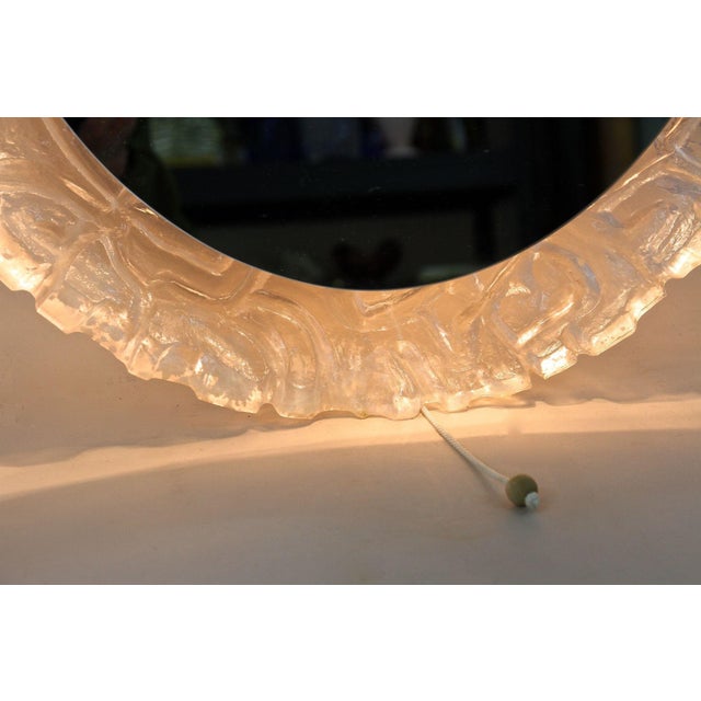 Metal Mid-Century Modern Oval Acrylic Wall Mirror, 1970 For Sale - Image 7 of 18