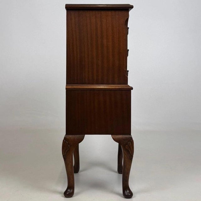 Brown Antique Early 20th Century English Edwardian Mahogany Chest of Drawers For Sale - Image 8 of 13