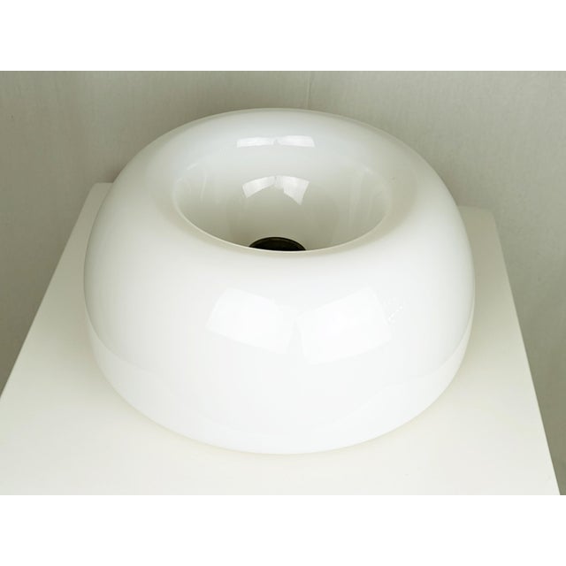 1960s White Opaline Glass and Metal Velella Ceiling Lamp by Achille Castiglioni for Flos, 1960s For Sale - Image 5 of 10