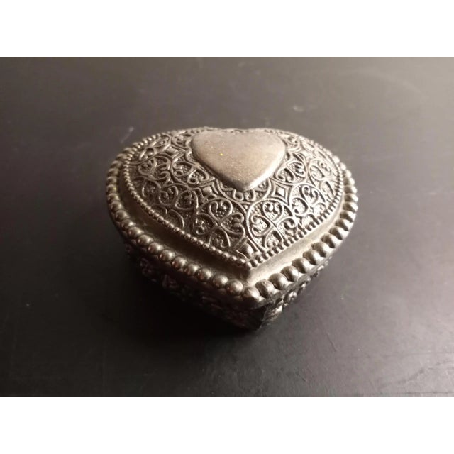 Vintage Silverplate Filigree Pattern Heart Shaped Trinket Box For Sale In Dallas - Image 6 of 6