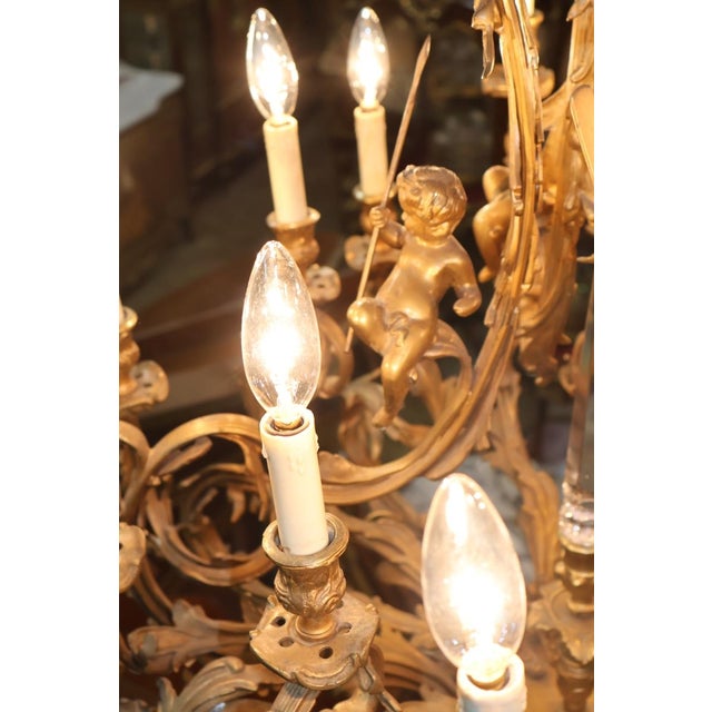 Early 20th Century French Rococo Style Gilt Bronze Putti 16 Light Chandelier For Sale - Image 13 of 18