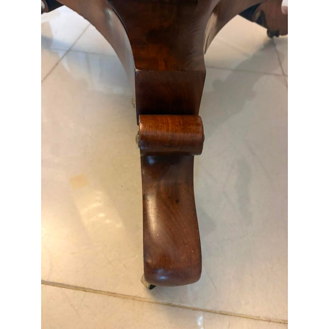 Brown Antique Regency Figured Mahogany 6-Seater Circular Tilt-Top Dining Centre Table, 1830 For Sale - Image 8 of 16