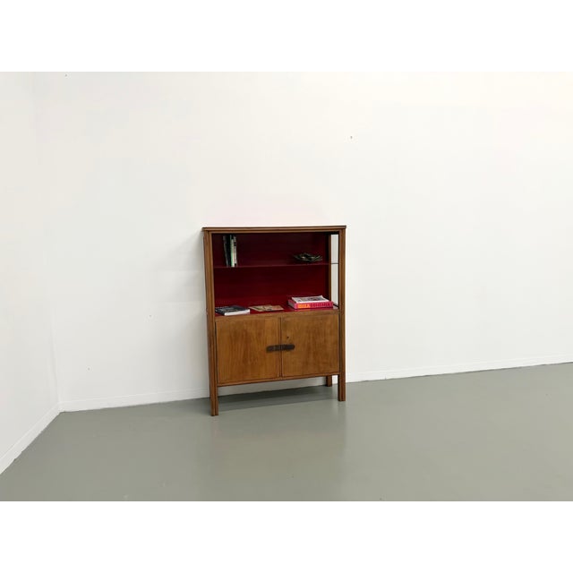 Brazilian Modernist Bookcase in Red Lacquered Wood, 1950s For Sale - Image 4 of 18