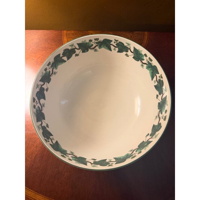 Ceramic 1950s Wedgwood Napoleon Ivy Queen's Ware - 1 Large Salad Bowl - 9-1/8" - Rare For Sale - Image 7 of 8