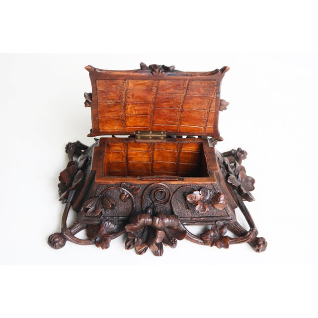 Wood 19th Century Swiss Black Forest Jewelry Box in Openly Carved Walnut, 1880 For Sale - Image 7 of 15