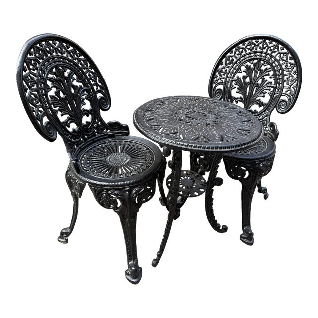 1900s Antique Victorian Cast Iron Bistro Bistro Set – Round Garden Table With Two Matching Chairs For Sale