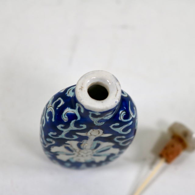 Antique Blue & White Enamel Lotus Flower Chinese Snuff Bottle With Stone Stopper For Sale - Image 11 of 15