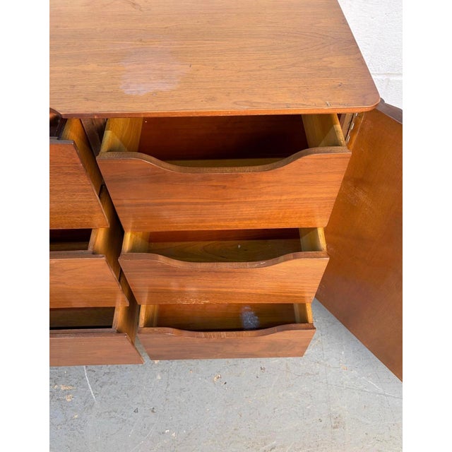 Mid 20th Century Modern Walnut Lowboy Dresser by Young Mfg., Attributed For Sale - Image 9 of 18