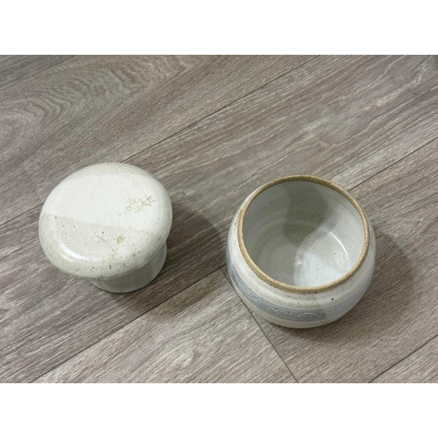1950s Handmade 1955 Ceramic Butter Crock With Lid – Studio Pottery Swirl Band For Sale - Image 6 of 12