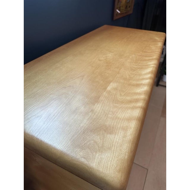1950s Mid Century Heywood Wakefield Lowboy From the ‘Trophy” Series For Sale In Boston - Image 6 of 17
