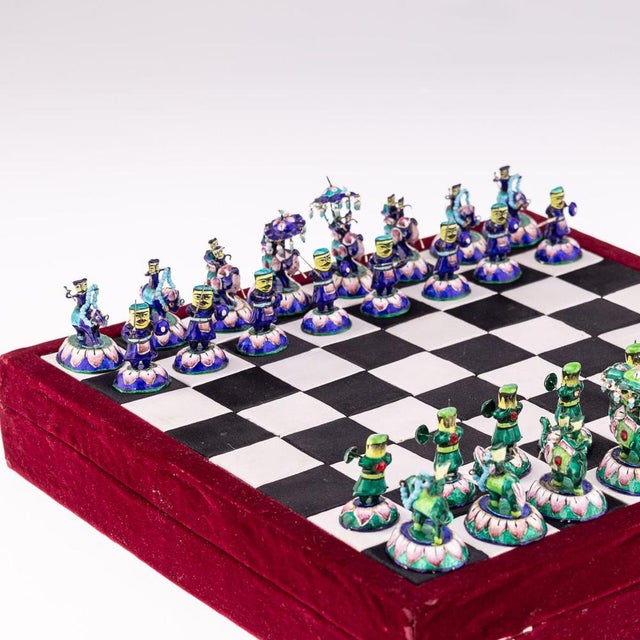 Indian Silver and Enamel Chess Set with Silk and Velvet Board, Jaipur, 1950s, Set of 33 For Sale - Image 4 of 18