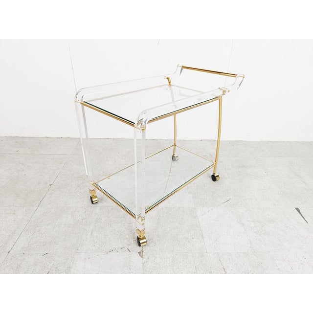 Hollywood Regency Brass and Acrylic Glass Drinks Trolley, 1970s For Sale - Image 3 of 13