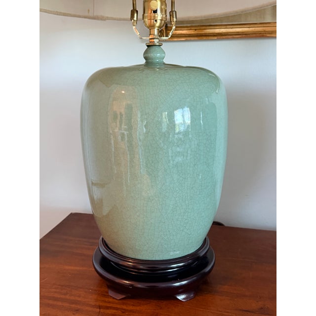 Mid 20th Century Vintage Chinoiserie Celadon Crackle-Glaze Ginger Jar Table Lamps With Wooden Bases For Sale - Image 5 of 11
