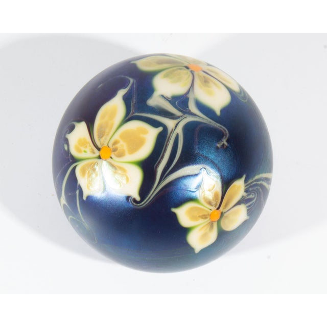 1976 Iridescent Art Glass Paperweight by Orient & Flume For Sale - Image 4 of 8