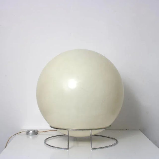 An eye-catching table or floor lamp, model “Saturnus”, manufactured by Raak in the Netherlands in 1971. This rare piece...