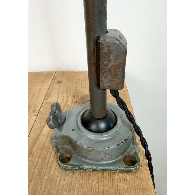 Industrial Grey Enamel Workshop Table Lamp from Siemens, 1950s For Sale - Image 4 of 18