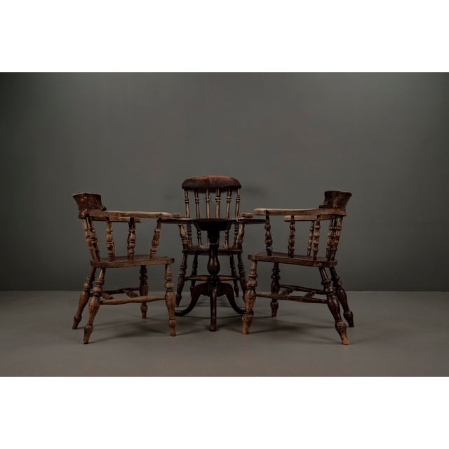 Victorian Oak Tilt-Top Table with Capitan Armchairs in Elm and Mahogany, England, 1890s, Set of 5 For Sale - Image 6 of 18