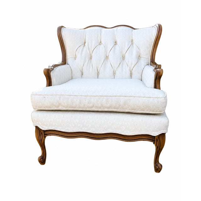 1970s Vintage French Provincial Cream Tufted Wingback Lounge Accent Chair Attributed to Bassett Furniture For Sale - Image 5 of 6