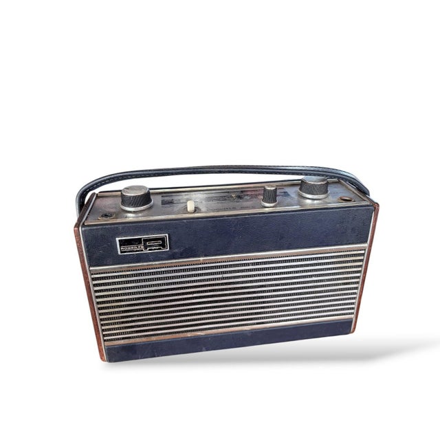 Vintage R500 Portable Transistor Radio in Wood Veneer from Roberts, 1960s For Sale - Image 4 of 9