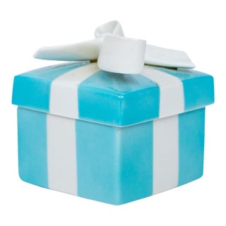 Tiffany & Co. Vintage Ceramic Gift Box Trinket Holder Blue/White For Sale