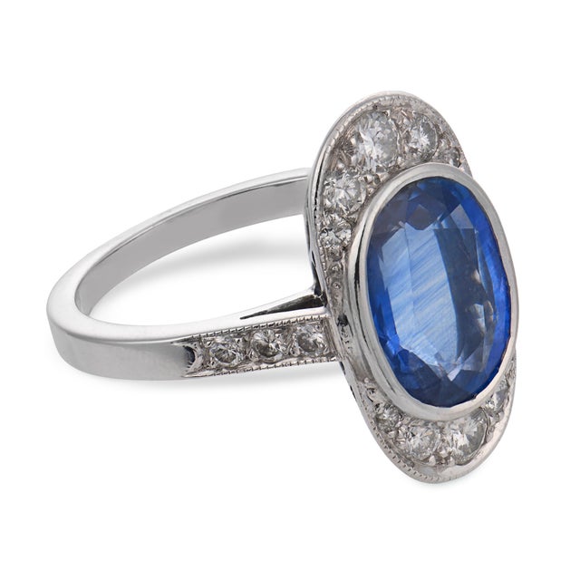 1960s French Gia 3.40 Carat Ceylon Sapphire Diamond 18k White Gold Cocktail Ring, Size 6.25 For Sale - Image 4 of 8