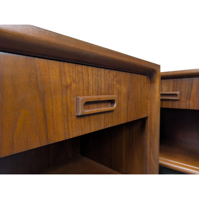 1960s Pair of Mid Century Modern Walnut Nightstands by Widdicomb, C1960s For Sale - Image 5 of 15