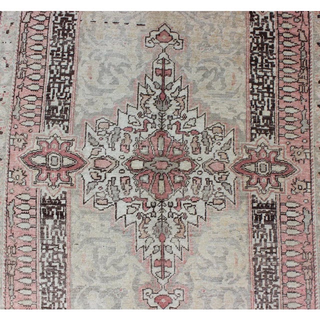 Early 20th Century Early 20th Century Antique Turkish Sivas Rug With Delicate Pink Center Medallion For Sale - Image 5 of 8