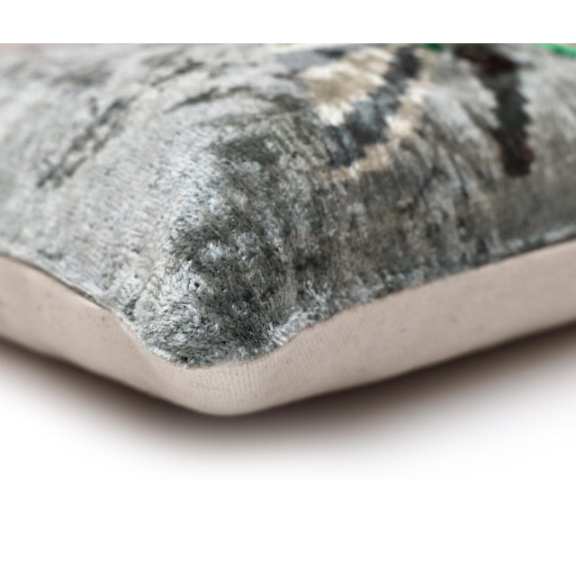 Silver Hand-Knotted Silk Velvet Hummingbird Ikat Lumbar Pillow - 16x24 Silver Grey For Sale - Image 8 of 8