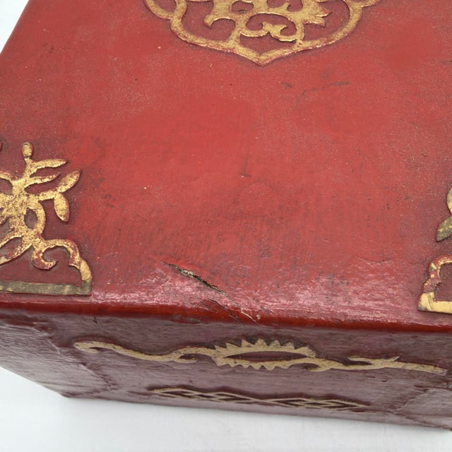 Vintage Chinese Red Lacquer Wedding Box With Removable Interior Tray & Double Happiness Symbol For Sale - Image 15 of 18