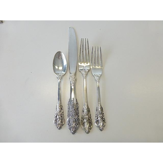 70 Piece Baroque by Godinger Silver Plated Flatware Set for 12+ Serving Pieces This is a very complete set but it is...