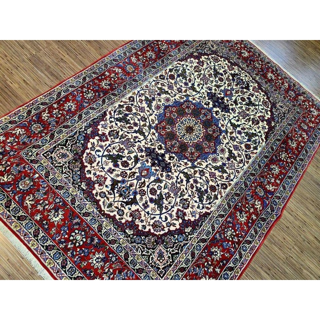 Hand-knotted Persian Isfahan rug | Knot density: approx. 1 million knots/m² | Material: kork wool on silk | Size: 220 x...