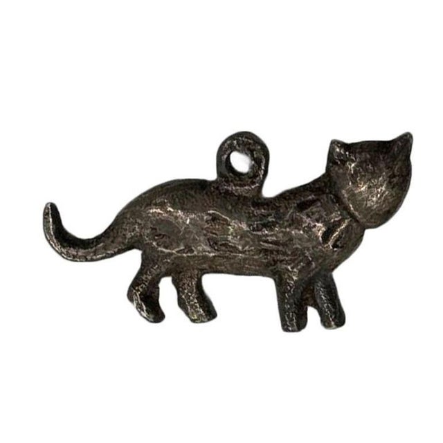 1950s Set of Three Medieval-Themed Silver Charms Including Wolves, Mouse, & Kitty Cat For Sale - Image 5 of 6