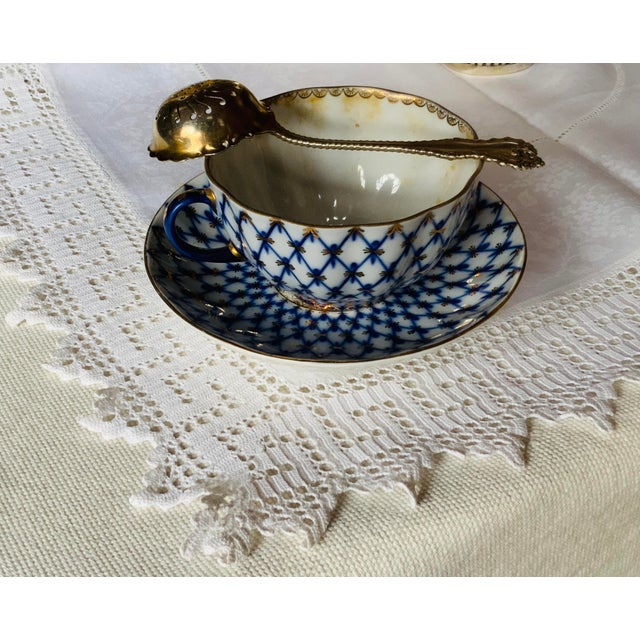 Antique Linen Tea Cloth With Greek Key Lace Border & Woven Medallion Center — Early 20th C. For Sale - Image 10 of 18