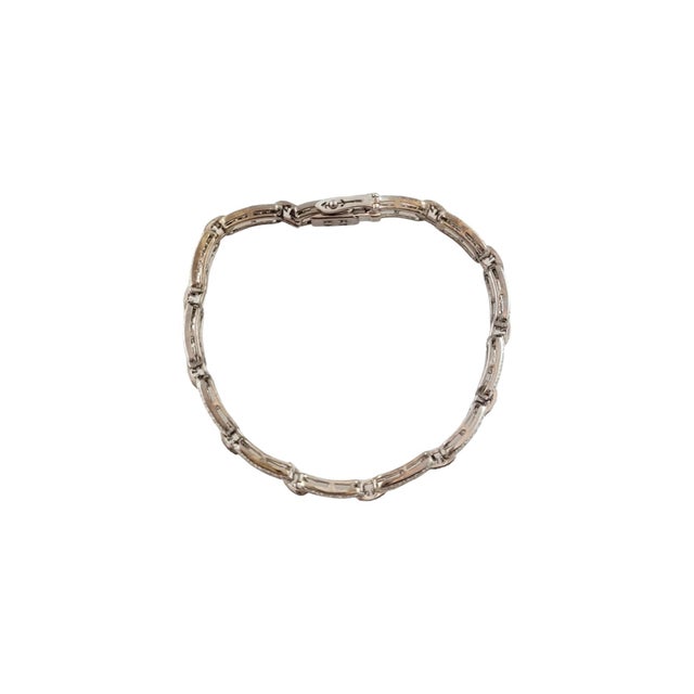 Late 20th Century 18 Karat White Gold and Diamond Link Bracelet For Sale - Image 4 of 7