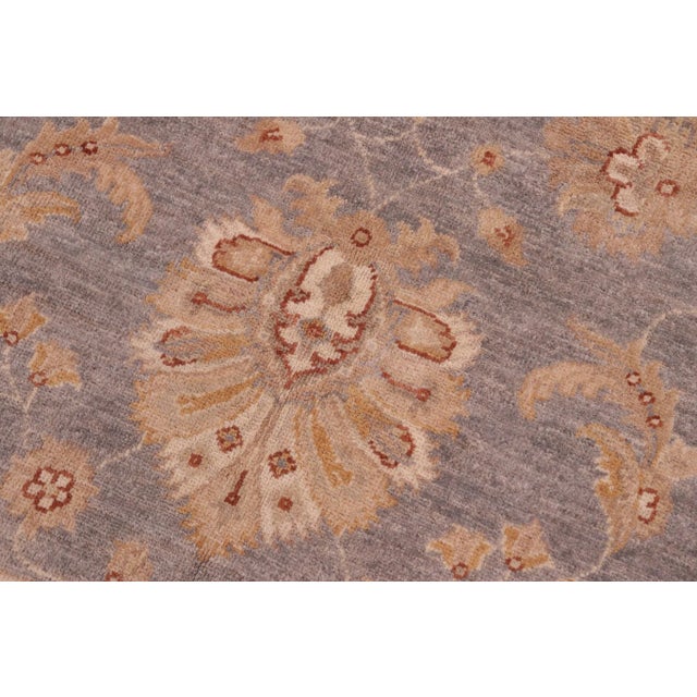 1990s Shabby Chic Ziegler Grey Beige Hand-Knotted Wool Rug - 5'8'' X 9'0'' For Sale In New York - Image 6 of 8