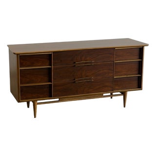 Kent Coffey Mid-Century Modern Eloquence Sculptural Walnut Dresser Buffet For Sale