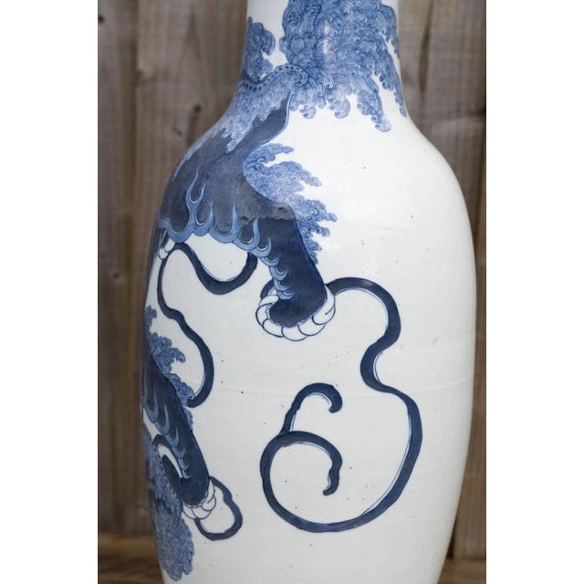 Large Antique 19th Century Qing Chinese Blue & White Foo Dog Porcelain Vase For Sale - Image 16 of 18