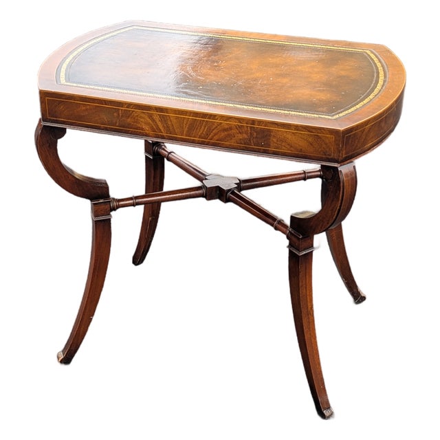 Vintage Weiman Occasional "Heirloom" Leather-Top Mahogany Table Model 352-1723 For Sale